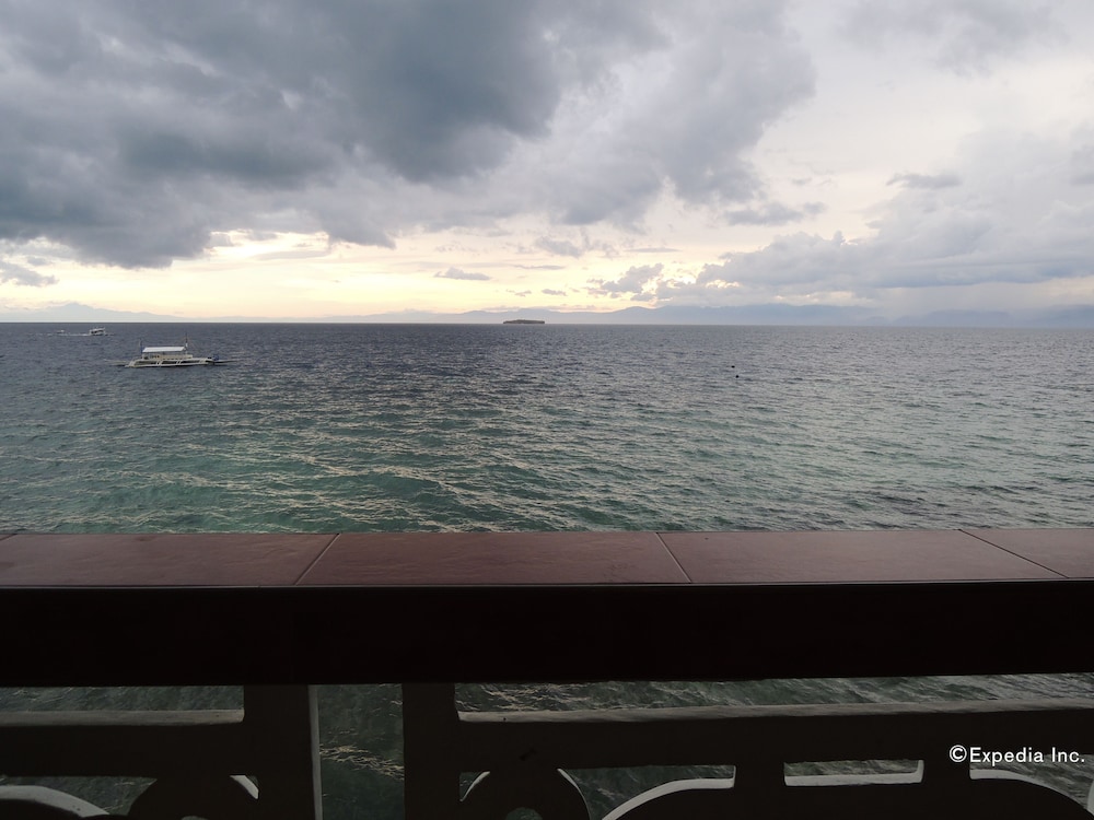 loves beach and dive resort