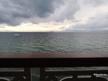 loves beach and dive resort