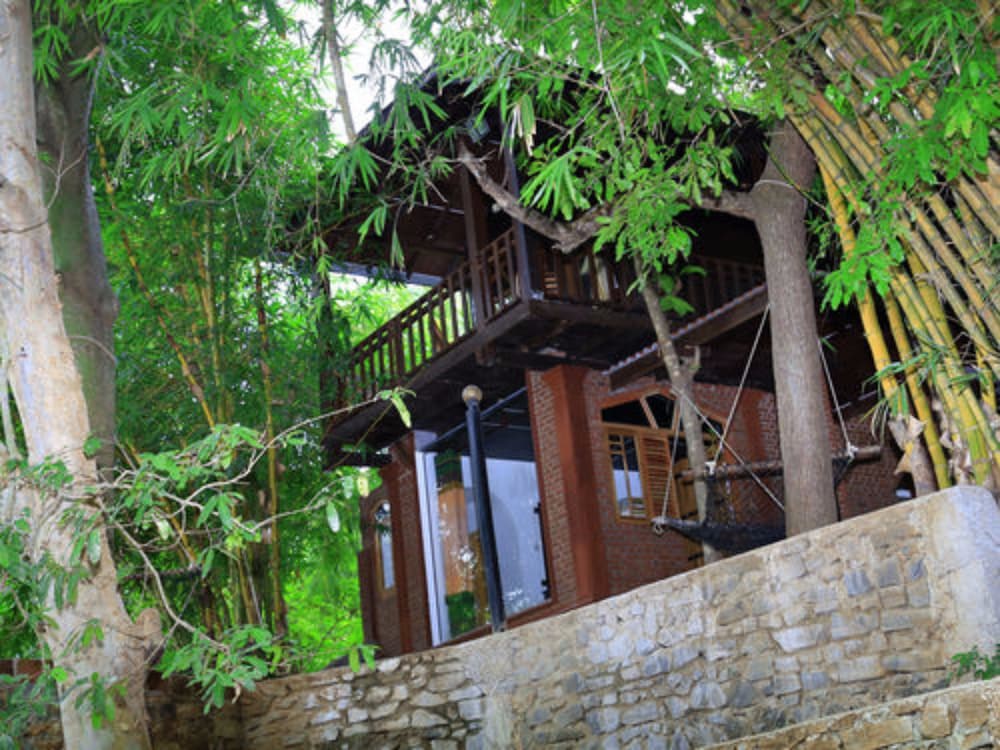 yala river face inn