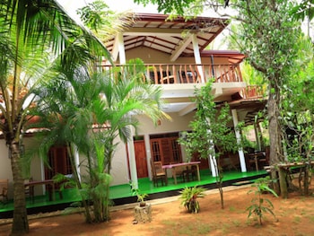 yala river face inn