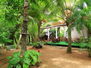 yala river face inn