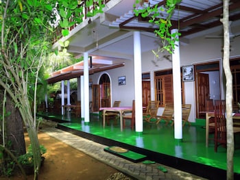 Yala River Face Inn,Hambantota>>Debarawewa,3 star