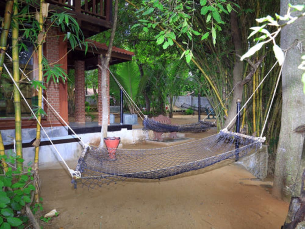 yala river face inn