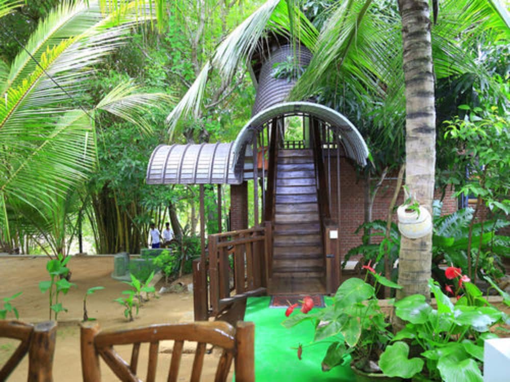 yala river face inn