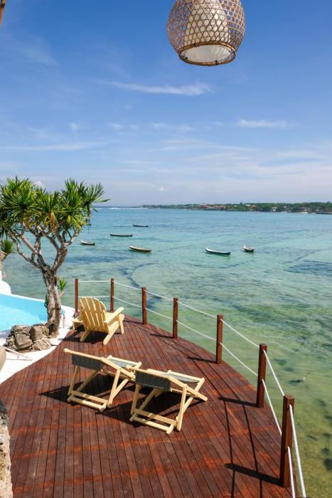 le pirate beach club nusa ceningan adults only