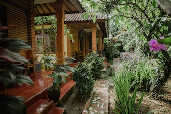 nyoman warta accommodation