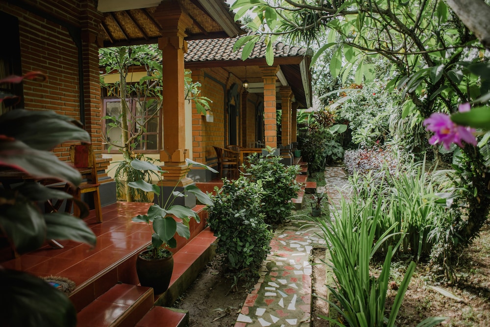 nyoman warta accommodation