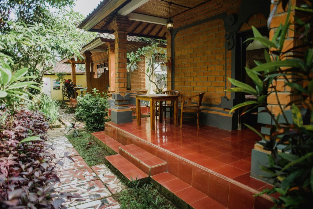 nyoman warta accommodation