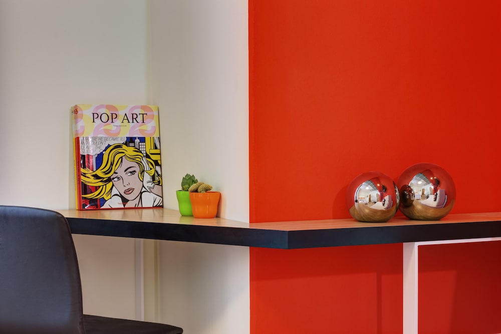 colors central ladadika