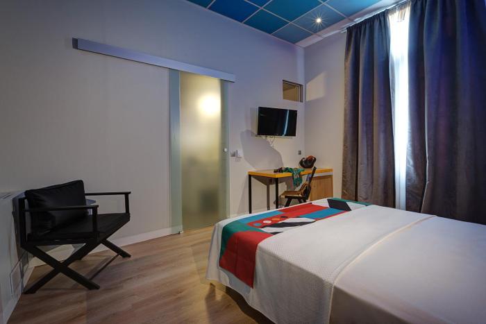 colors central ladadika