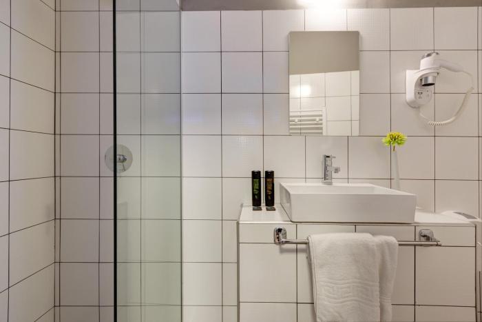 colors central ladadika