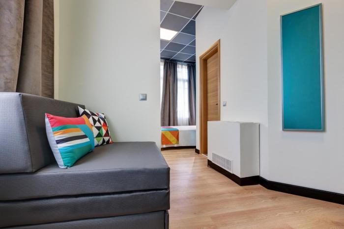 colors central ladadika