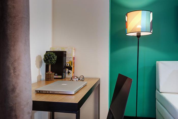 colors central ladadika