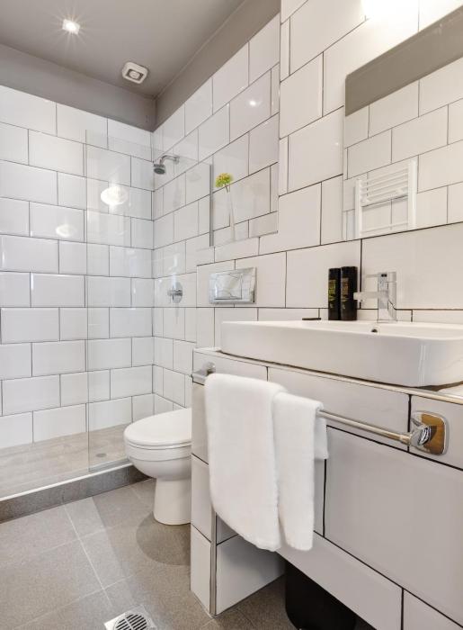 colors central ladadika