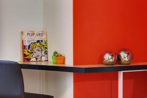 colors central ladadika