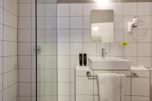 colors central ladadika