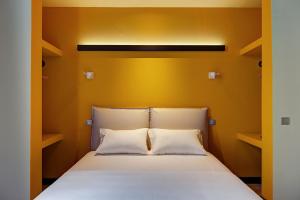 colors central ladadika