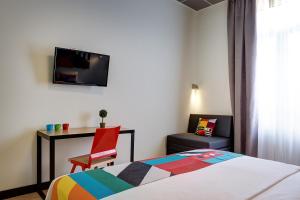 colors central ladadika