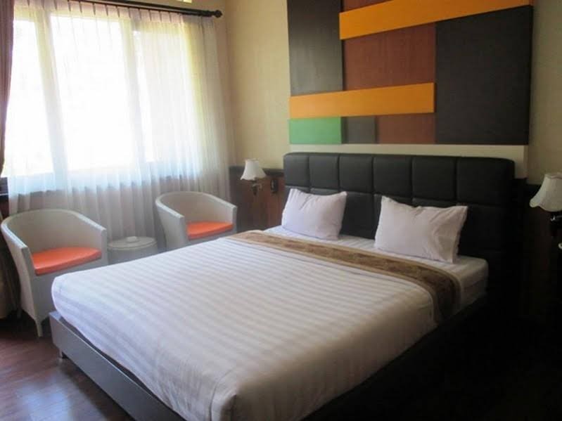 Rollaas Hotel And Resort,Malang>>Lawang,3 star