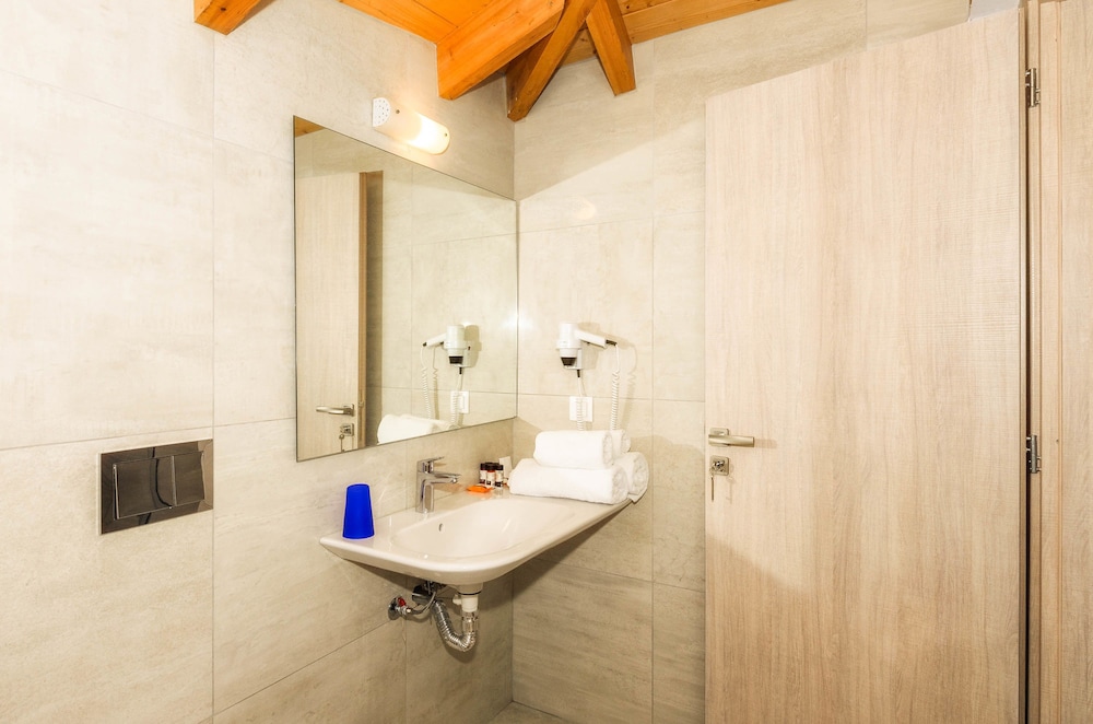 iakinthos tsilivi beach