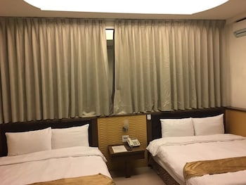 ri yue hu pan hotel