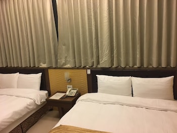 ri yue hu pan hotel