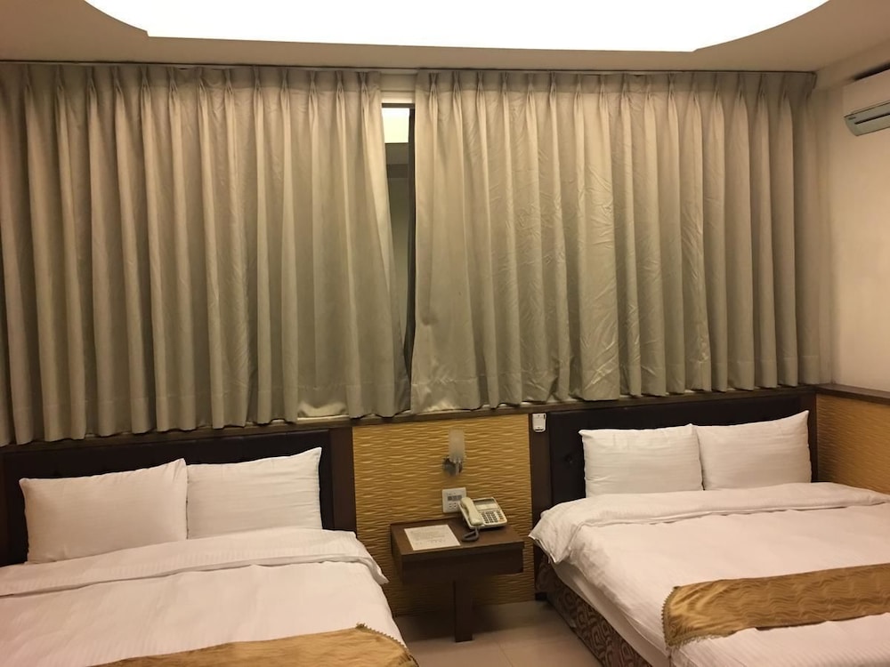 ri yue hu pan hotel