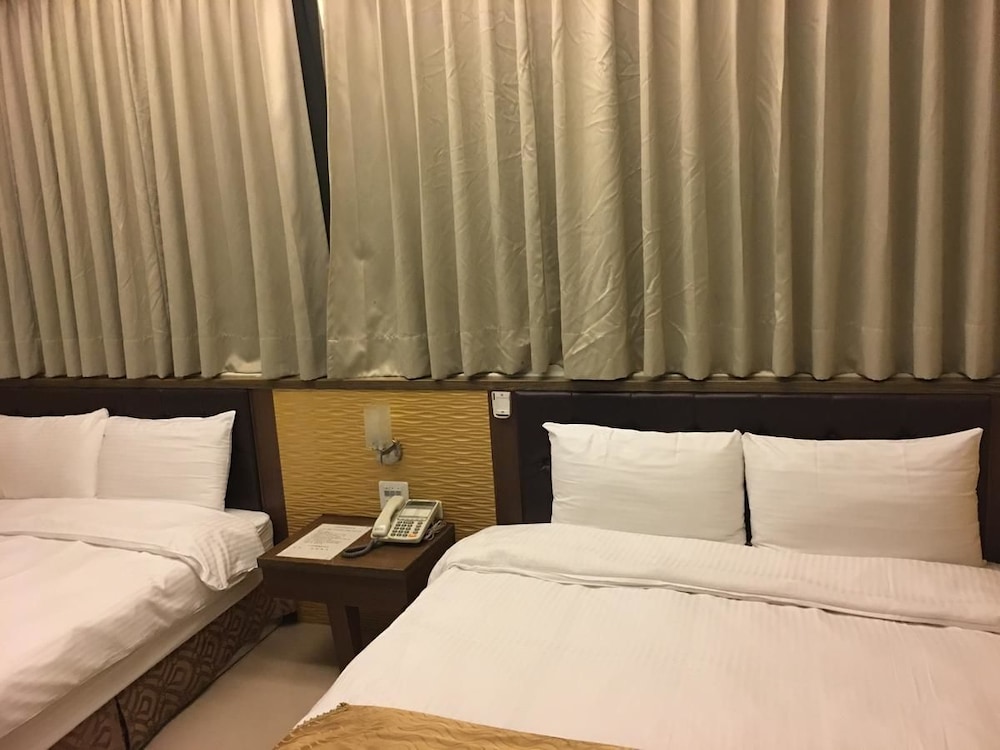 ri yue hu pan hotel