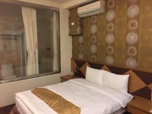 ri yue hu pan hotel