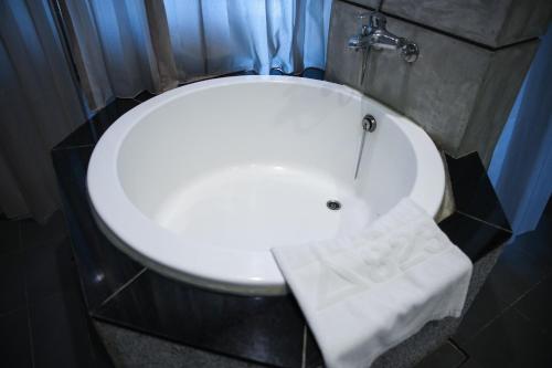 823 tourist hotel
