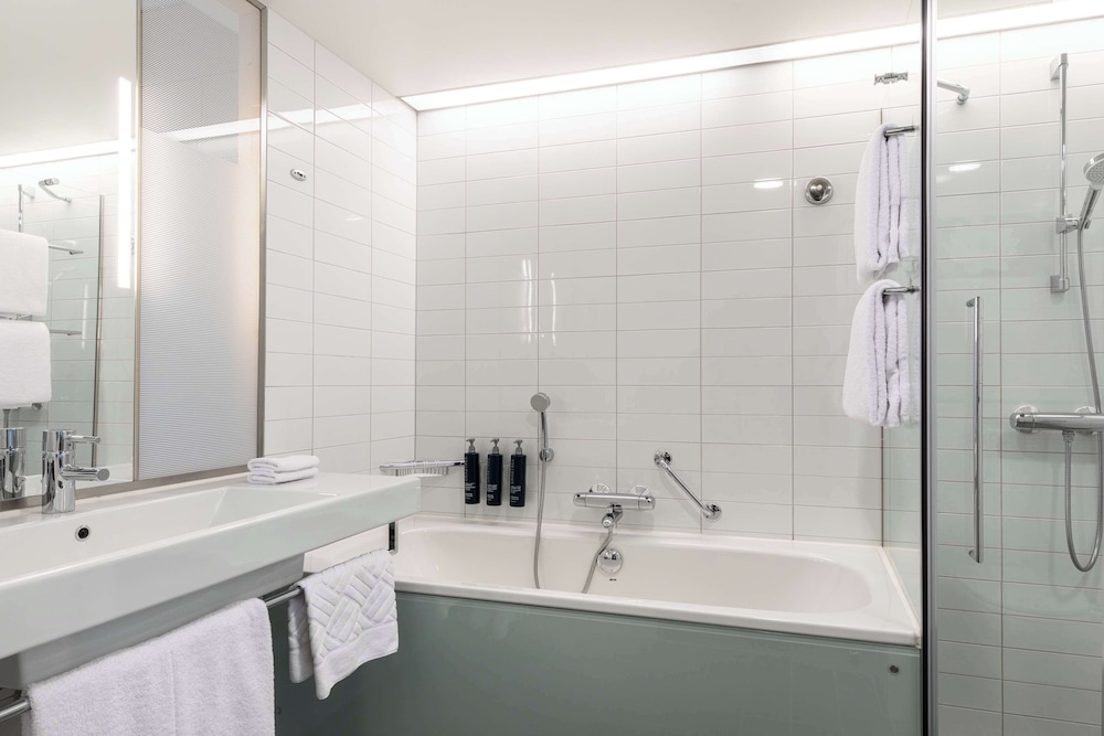hilton helsinki airport