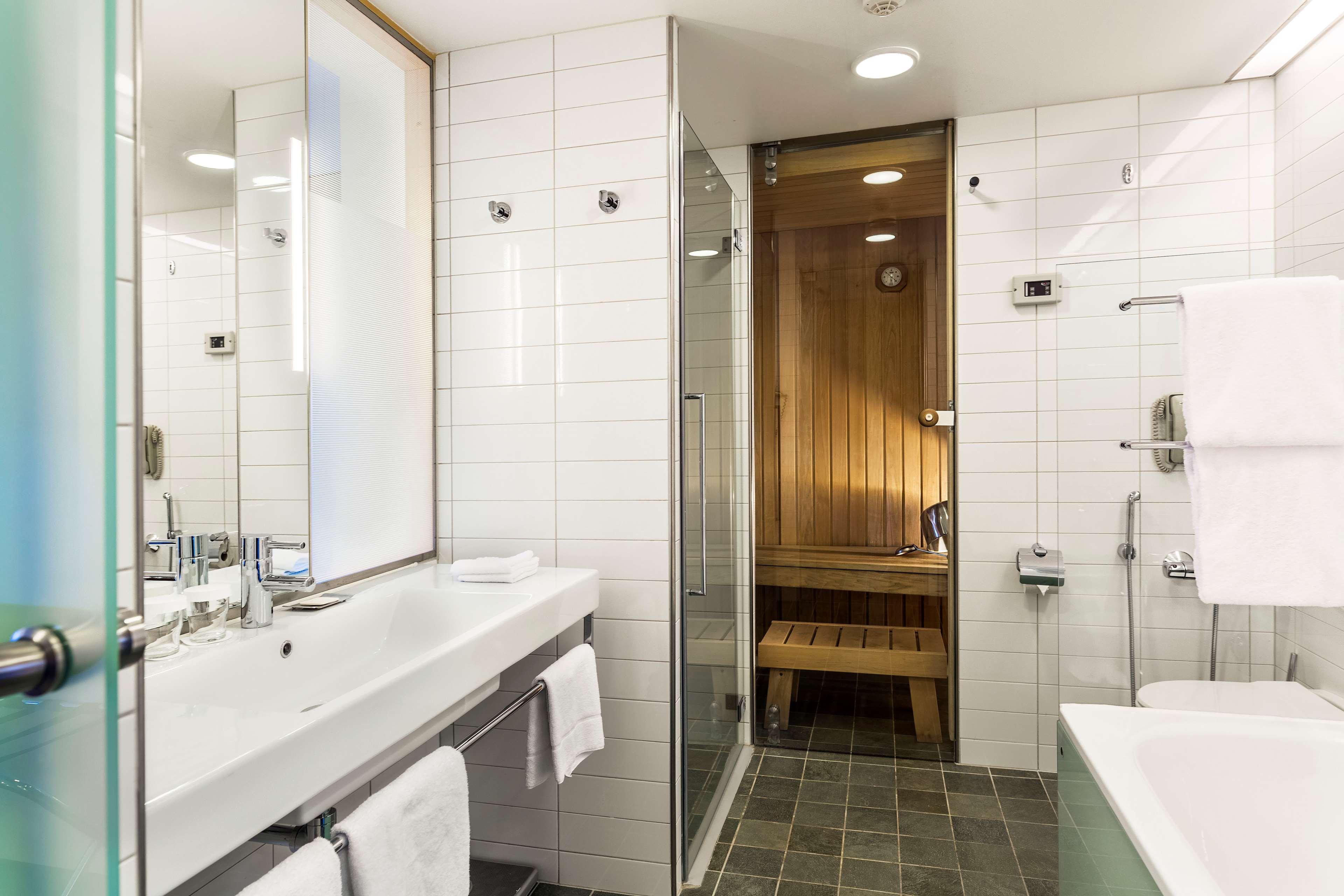 hilton helsinki airport