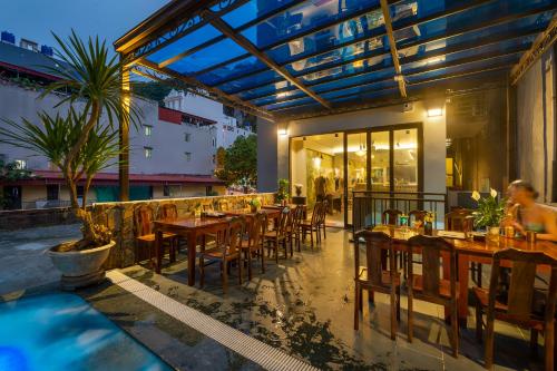 the oversleep catba hostel