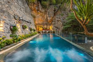 the oversleep catba hostel