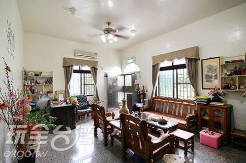 reny lake warm hostel