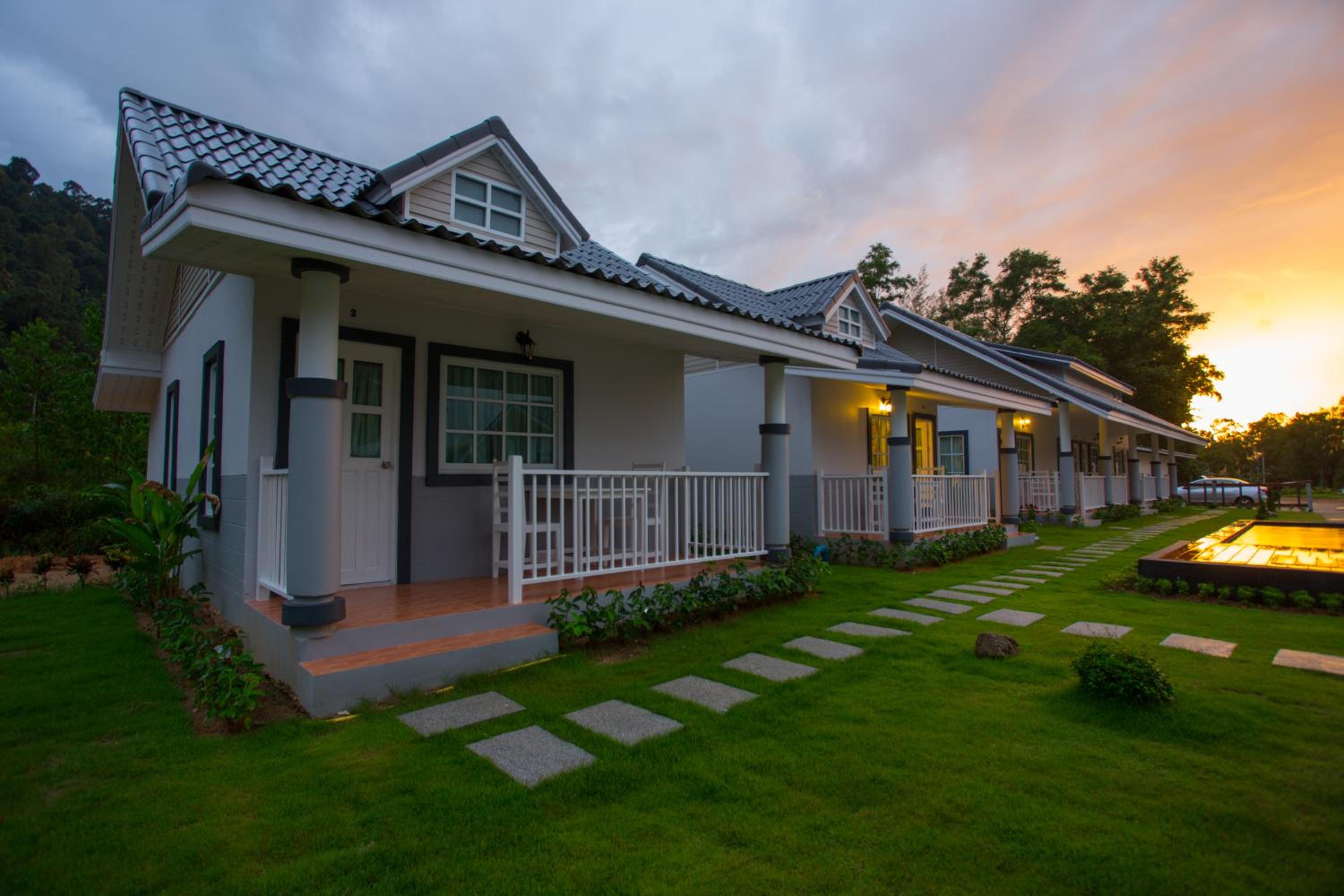suksompong resort