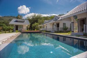 suksompong resort