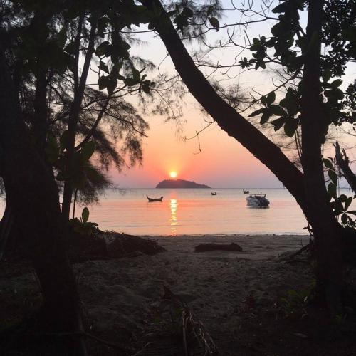 racha sunset resort koh siboya