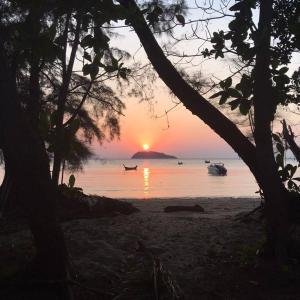 racha sunset resort koh siboya