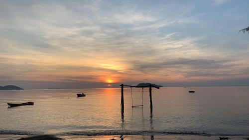 racha sunset resort koh siboya