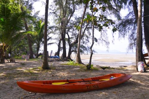 racha sunset resort koh siboya