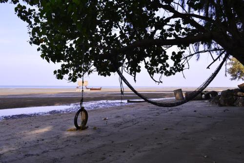 racha sunset resort koh siboya