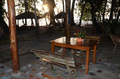 racha sunset resort koh siboya