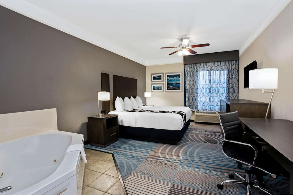la quinta inn and suites by wyndham conroe
