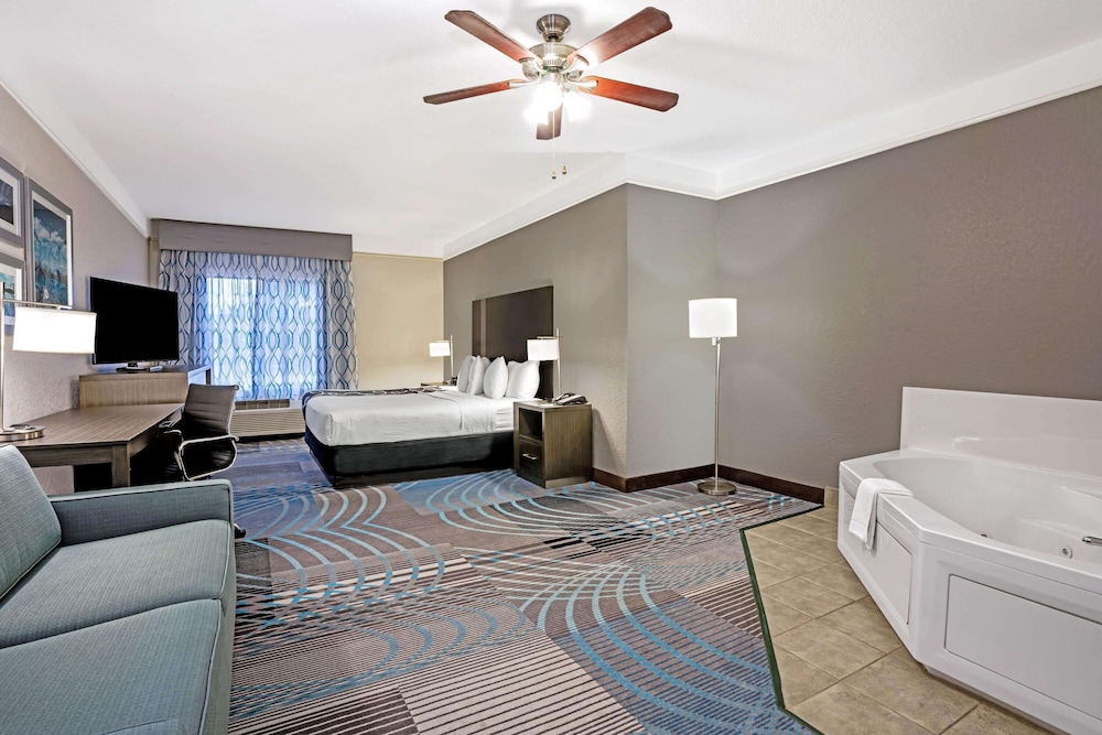 la quinta inn and suites by wyndham conroe