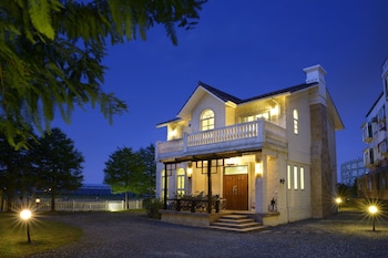 Dancing Butterfly Slide Family Inn,Near E-Long Goat Farm,3 star