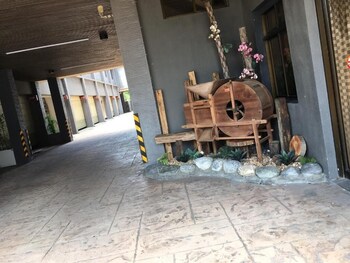 her home spa motel douliu