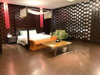 her home spa motel douliu