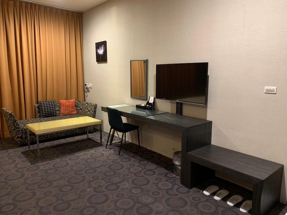 her home spa motel douliu