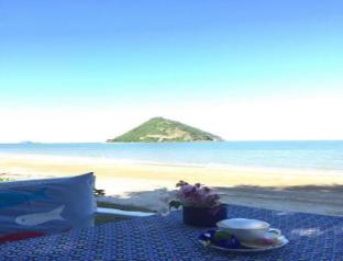 brassiere beach hotel
